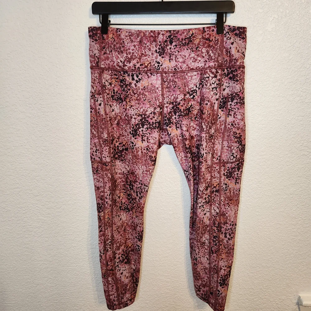 Athleta Women's Ultimate Stash II 7/8 Tight XL Dynamic Leopard Mauve legging